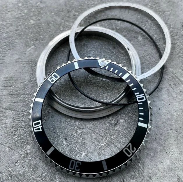 Rolex Submariner case parts and finishing details
