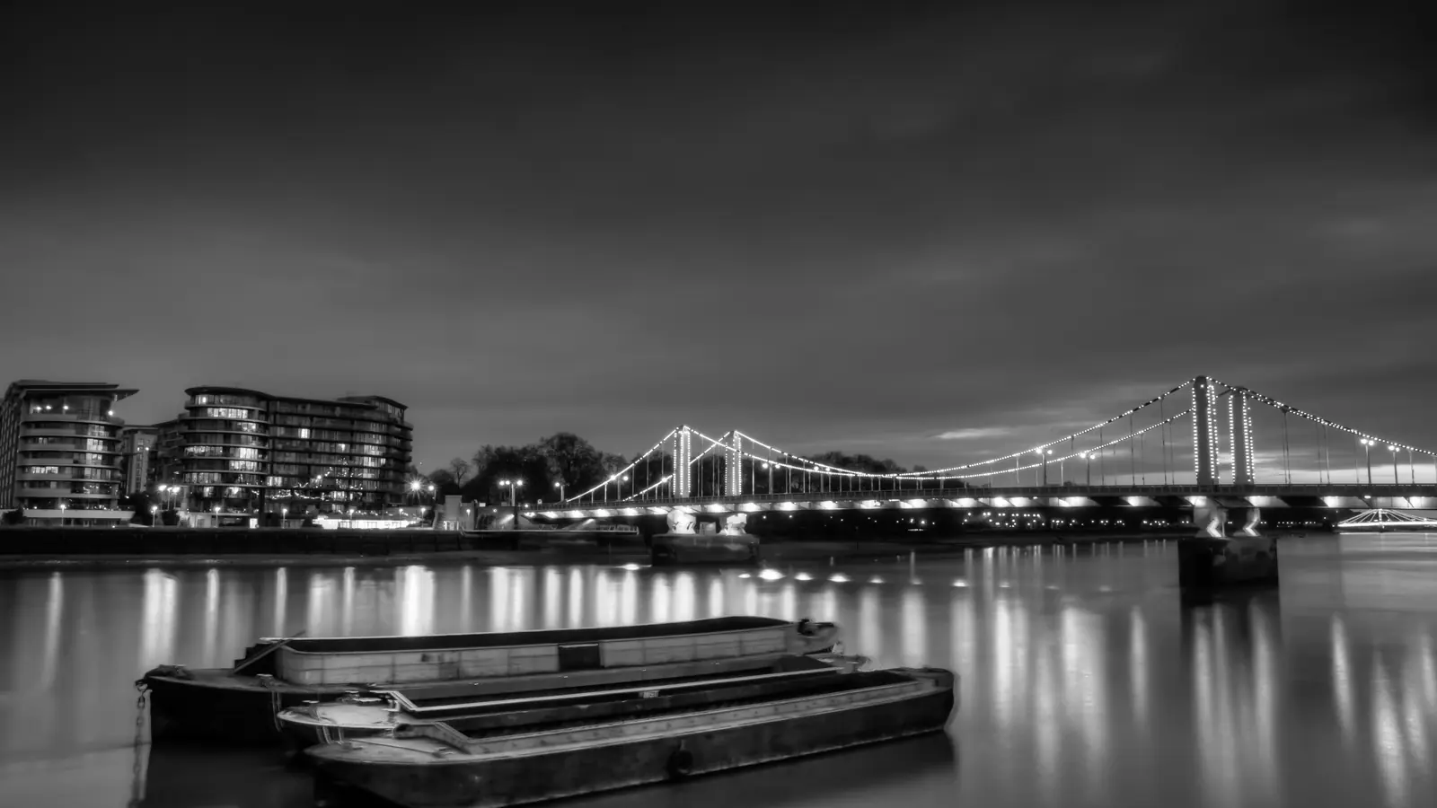 Chelsea Bridge in London at night
