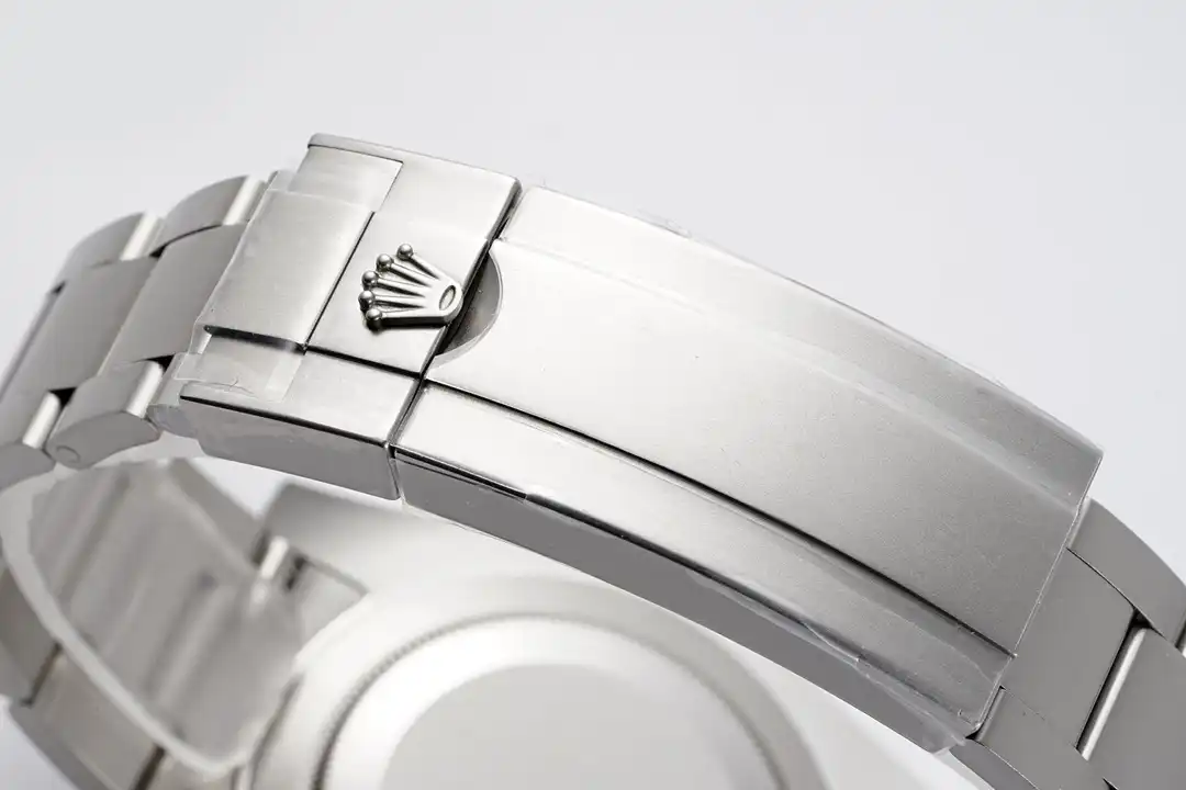 Rolex Submariner 116610LN miyota replica — lume shot