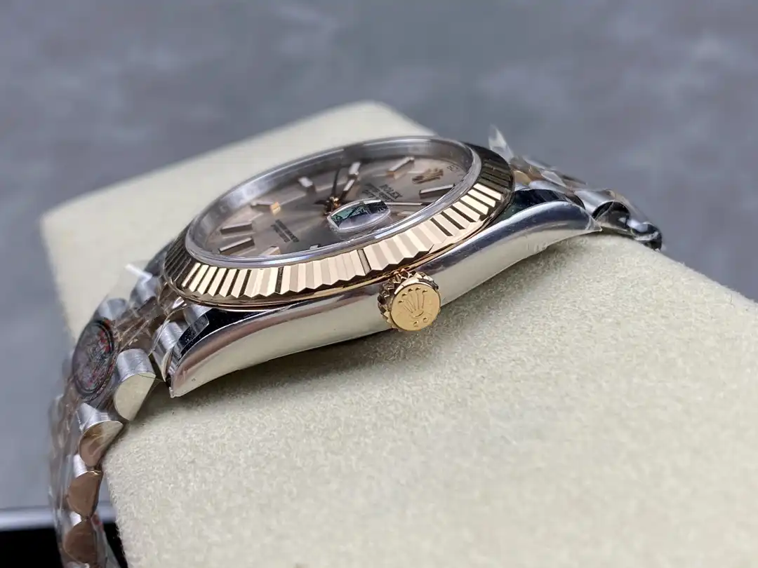 Rolex Datejust 116333 replica rose gold dial — bezel macro