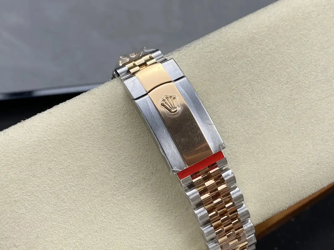 Rolex Datejust 116333 rolex clone — lume shot