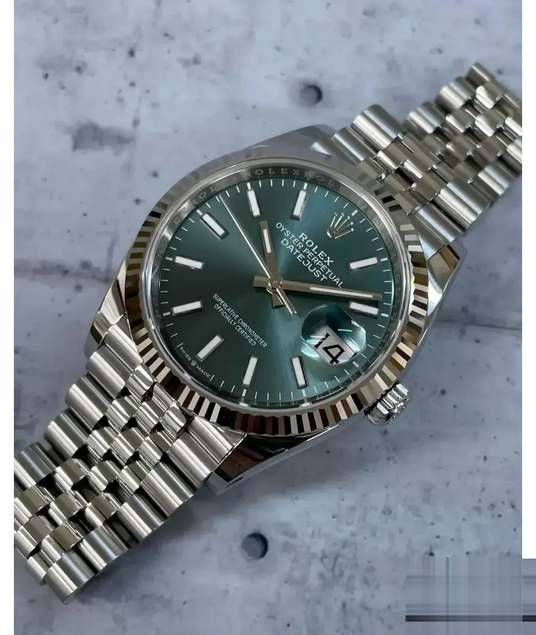 Rolex Datejust 278274 replica mint green dial — caseback detail