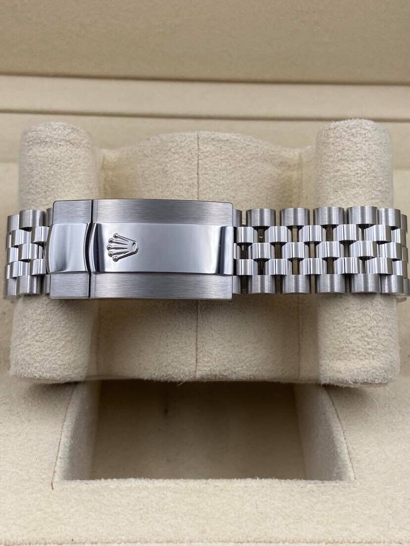 Datejust 42000 rolex replica silver dial — caseback detail
