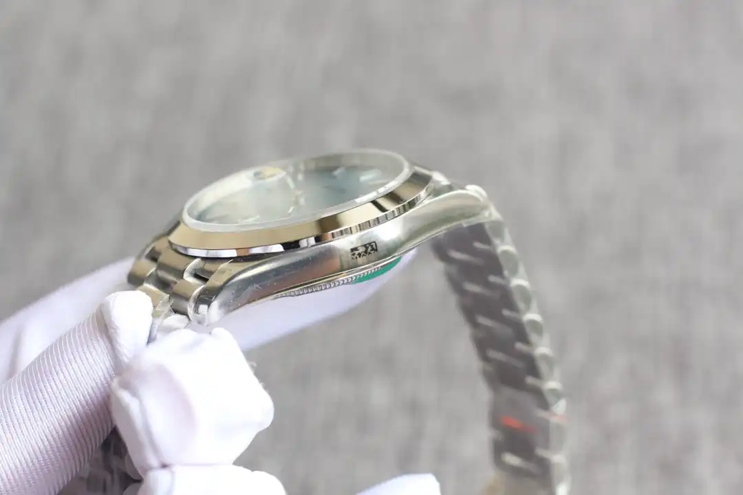 Day-Date 41985 japanese automatic replica ice blue dial — bezel macro