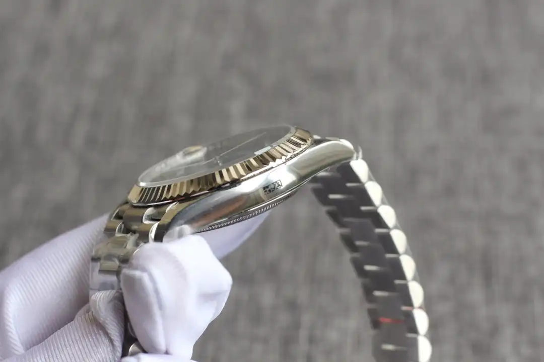 Day-Date 41985 rolex copy rhodium dial — bezel macro