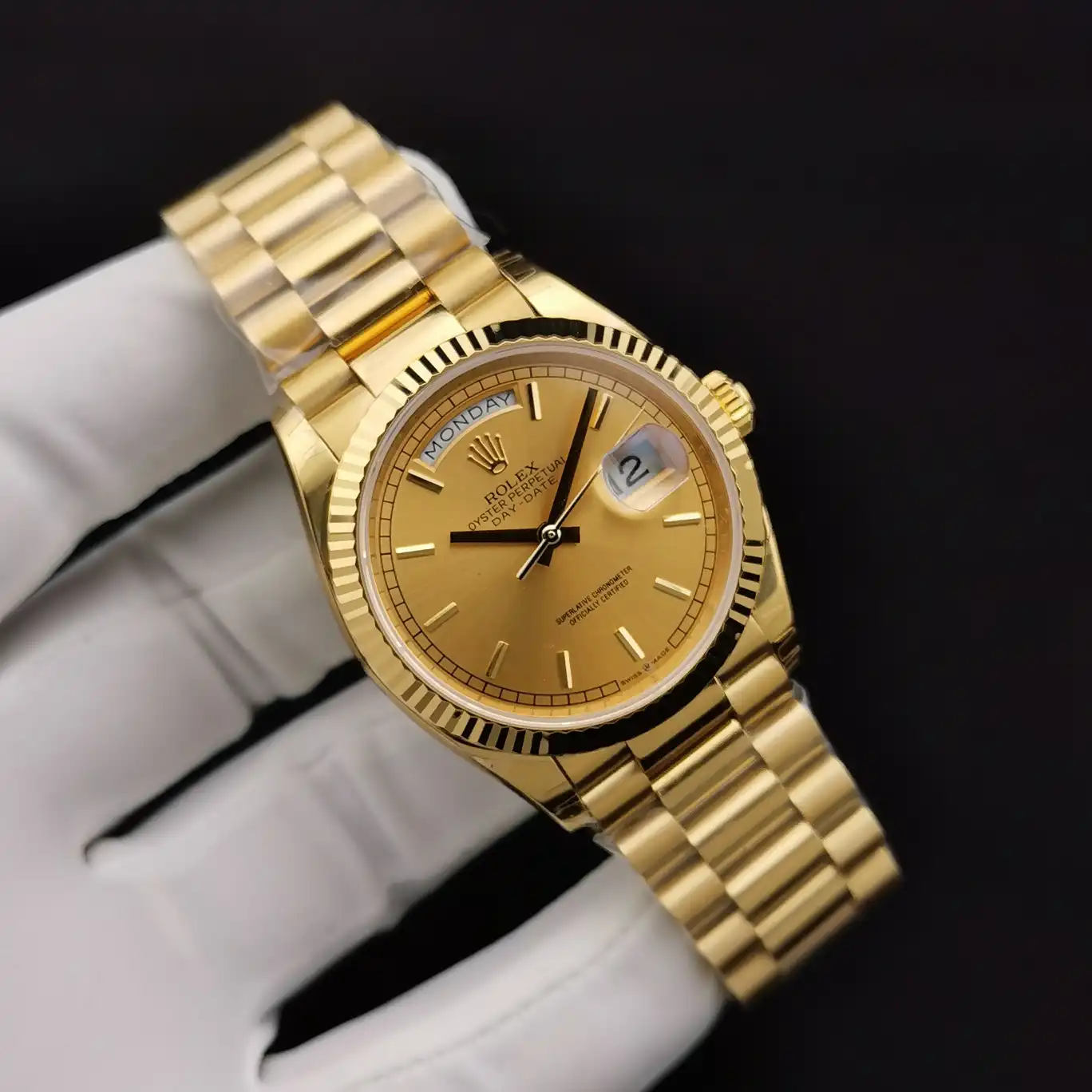 Day-Date 41985 japanese automatic replica gold dial — front view