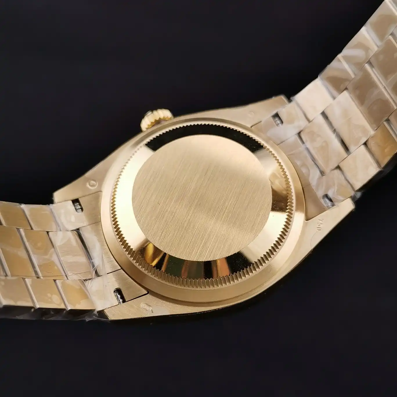 Day-Date 41985 japanese automatic replica gold dial — bezel macro