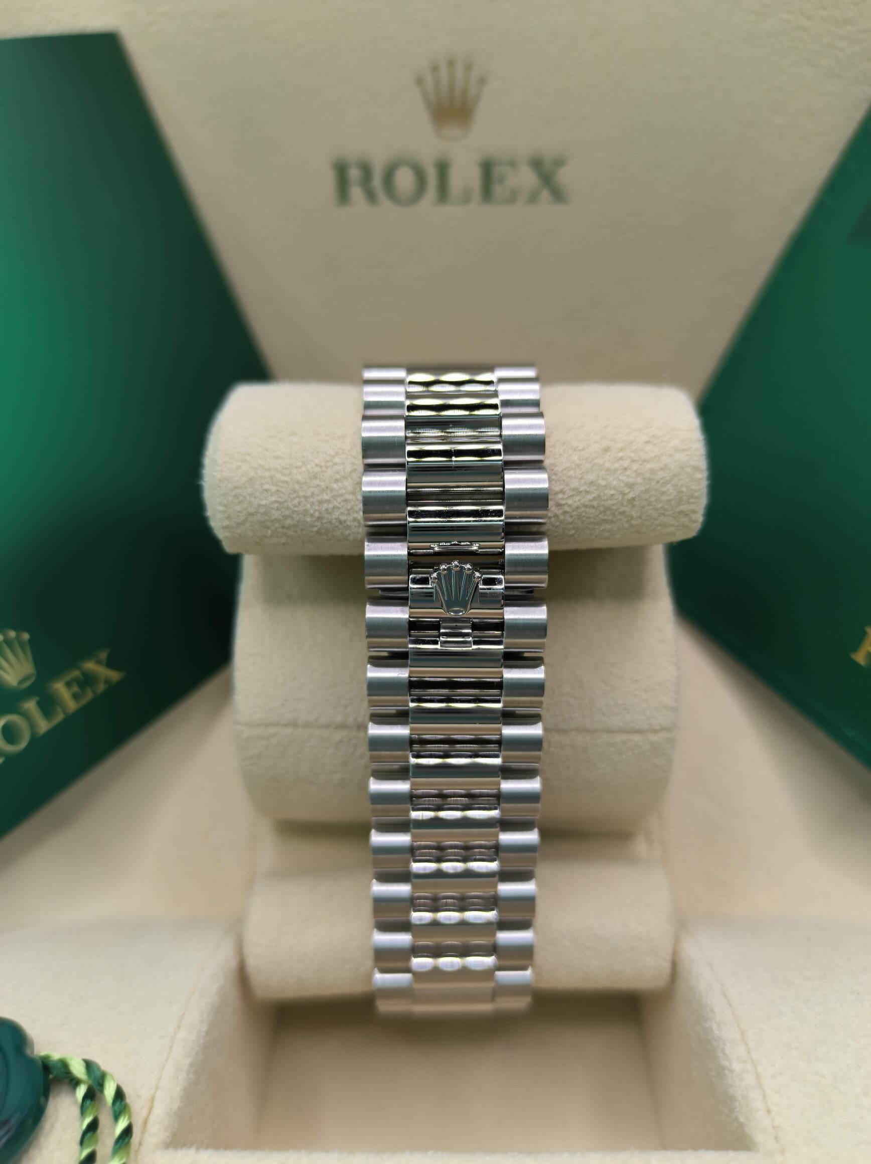 Rolex Day-Date 228236 miyota replica — bracelet detail