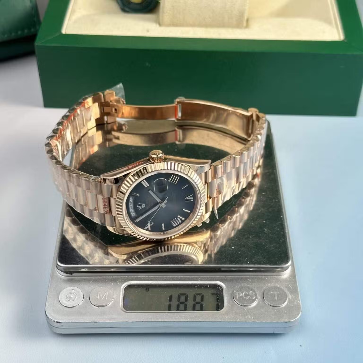 Day-Date 228235 japanese automatic replica 40mm — crown and case detail
