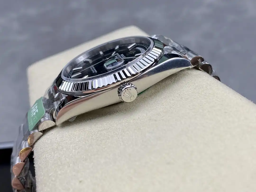 Day-Date 41985 rolex copy — bracelet detail