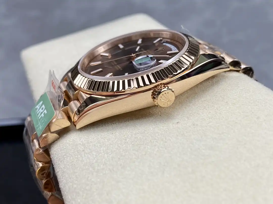Day-Date 41985 rolex copy — bracelet detail