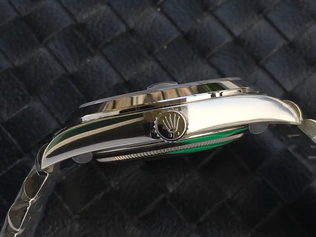 Day-Date 41985 rolex copy — bracelet detail