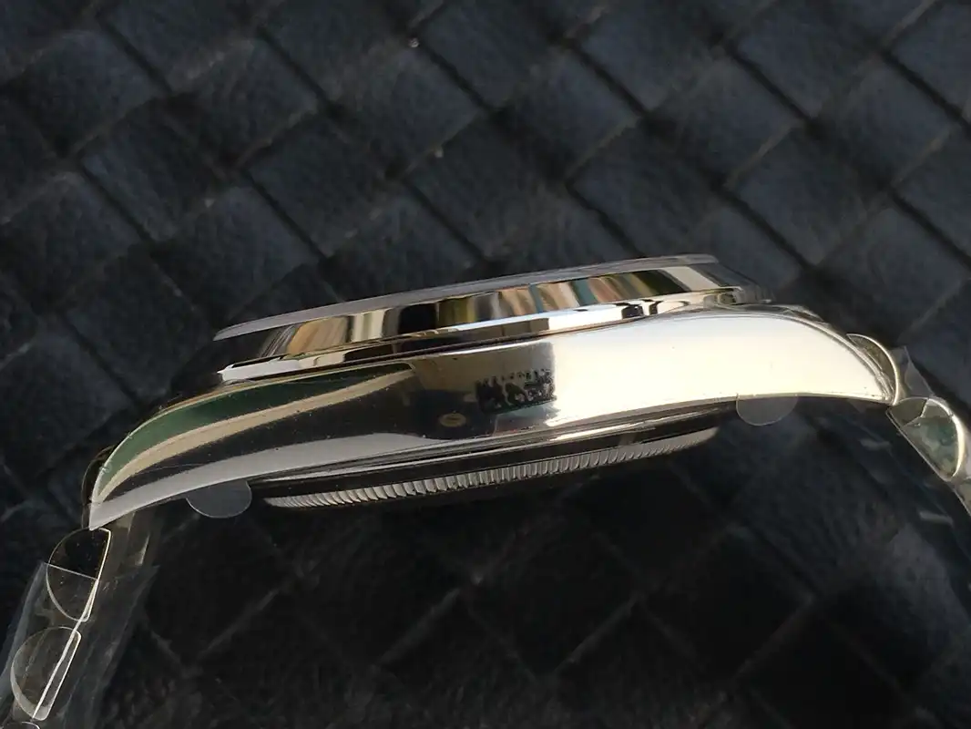 Rolex Day-Date 41985 miyota replica ice blue motif dial — bezel macro