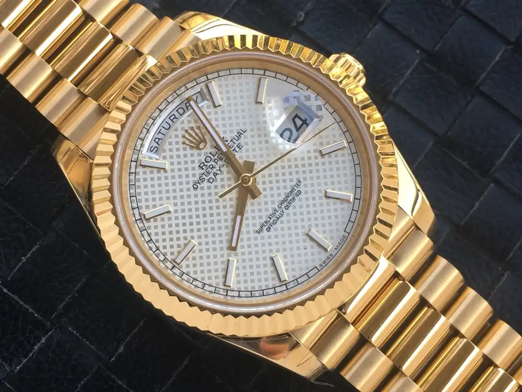 Rolex Day-Date 41985 miyota replica silver motif dial — caseback detail