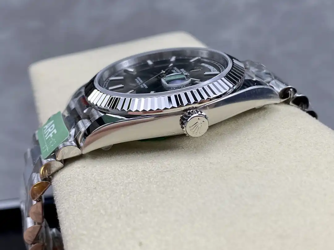 Rolex Day-Date 41985 replica slate set dial — bezel macro