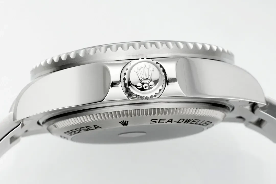 Deepsea 126660 japanese automatic replica — lume shot