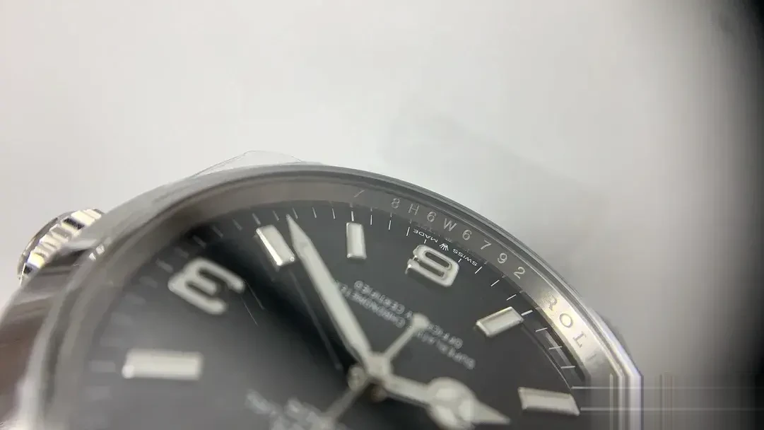 Explorer 124270 rolex replica 36mm — crown and case detail
