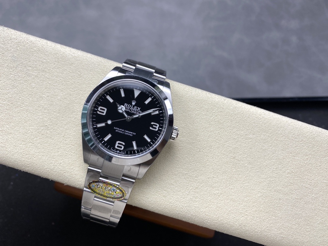 Rolex Explorer 124270 replica 40mm — dial close-up