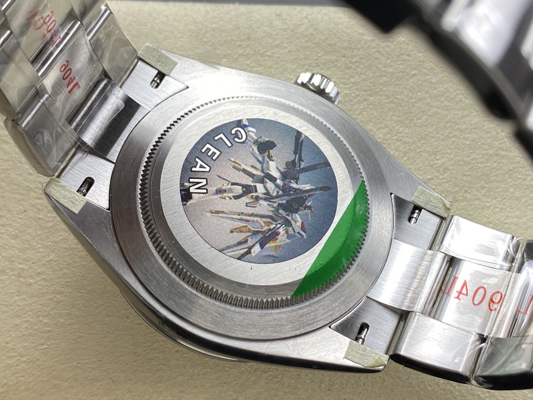Rolex Explorer 124270 rolex clone black dial — caseback detail