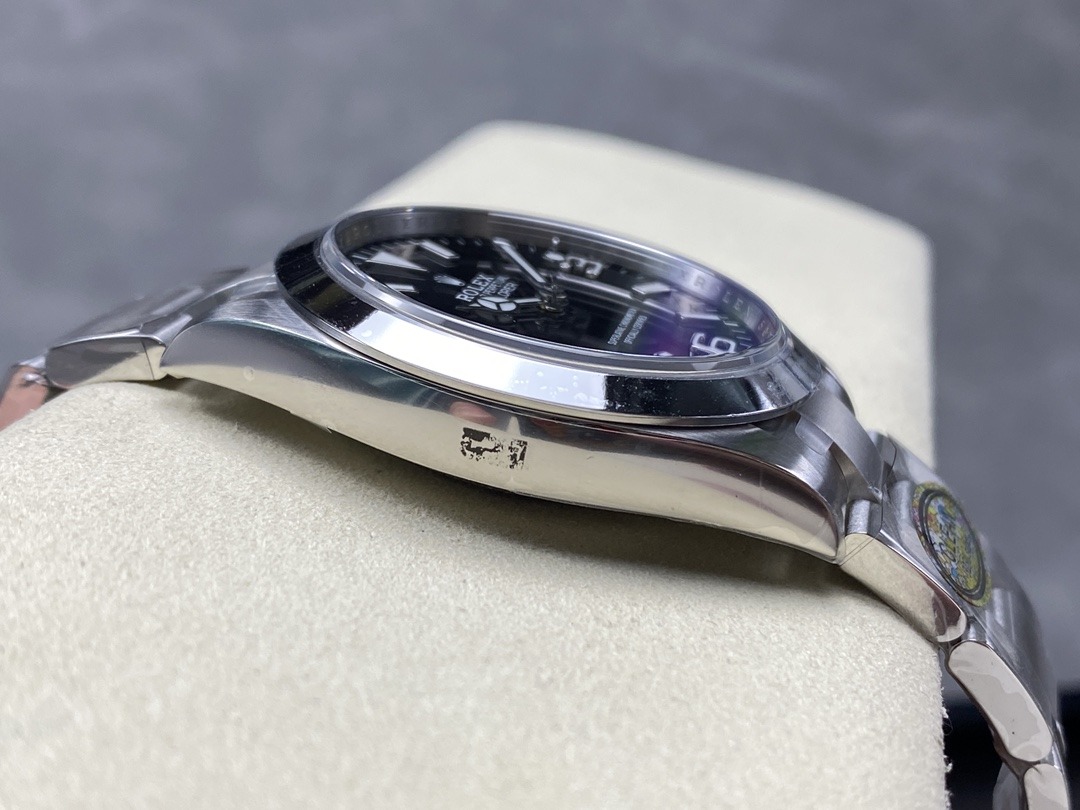 Explorer 124270 japanese automatic replica black dial — bezel macro