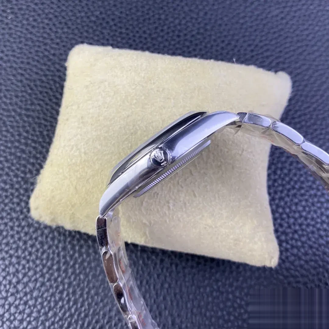 Rolex Oyster Perpetual 124300 replica black dial — bezel macro