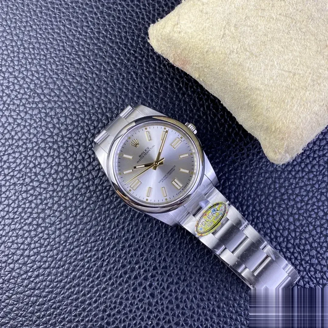 Rolex Oyster Perpetual 124300 replica 41mm — crown and case detail