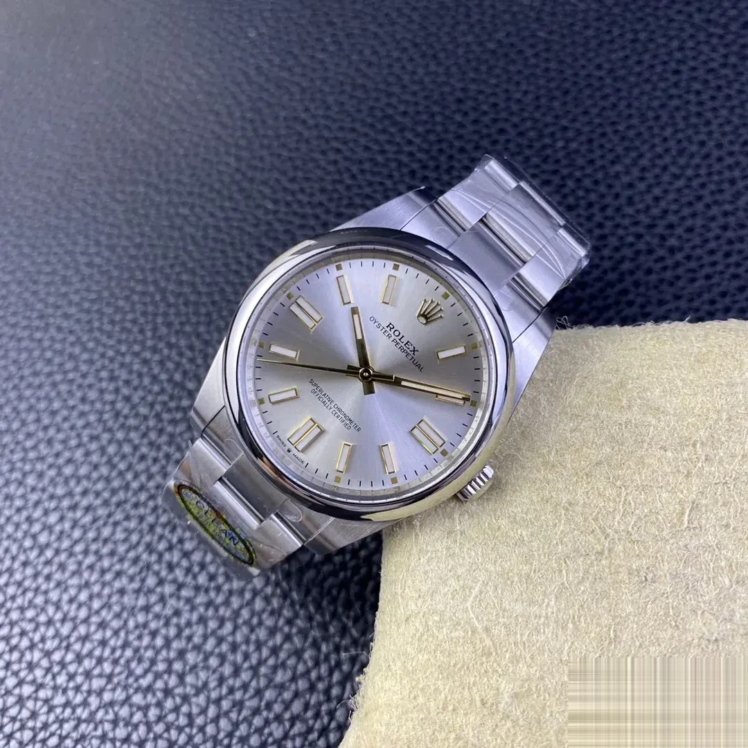 Oyster Perpetual 124300 rolex replica — lume shot