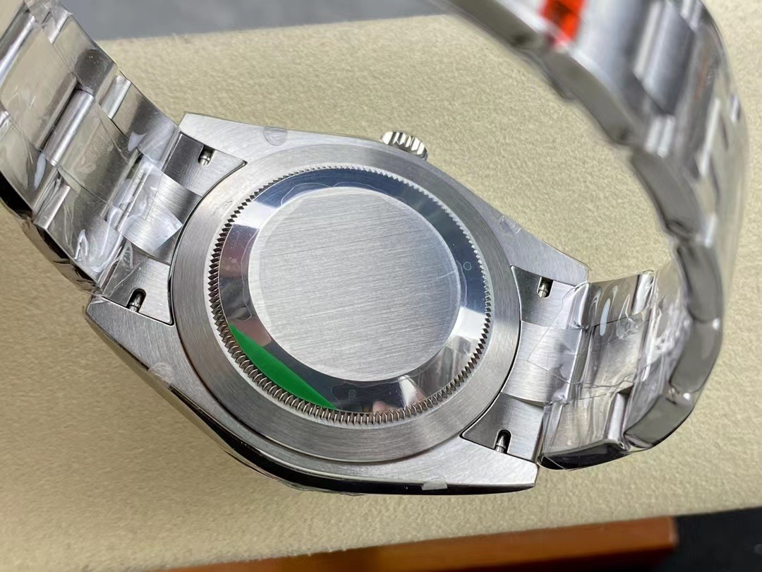 Oyster Perpetual 124300 rolex replica 41mm — crown and case detail