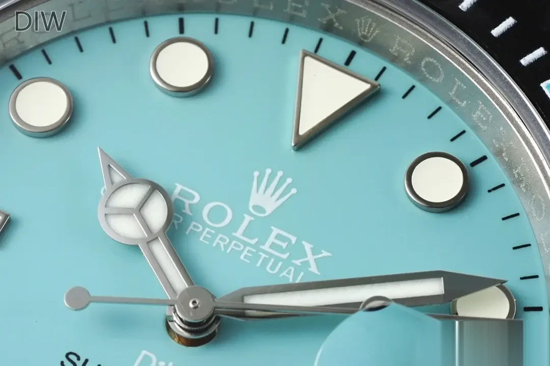 Rolex Submariner 116610 rolex clone black dial — angled view