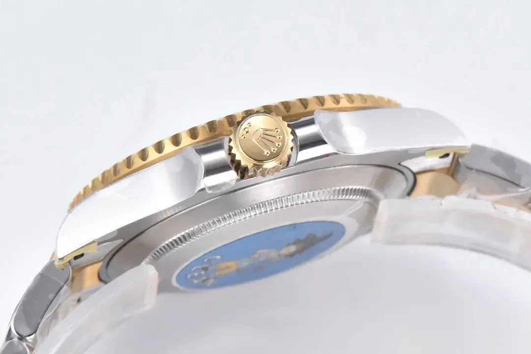 Submariner 116613LB rolex replica 40mm — crown and case detail