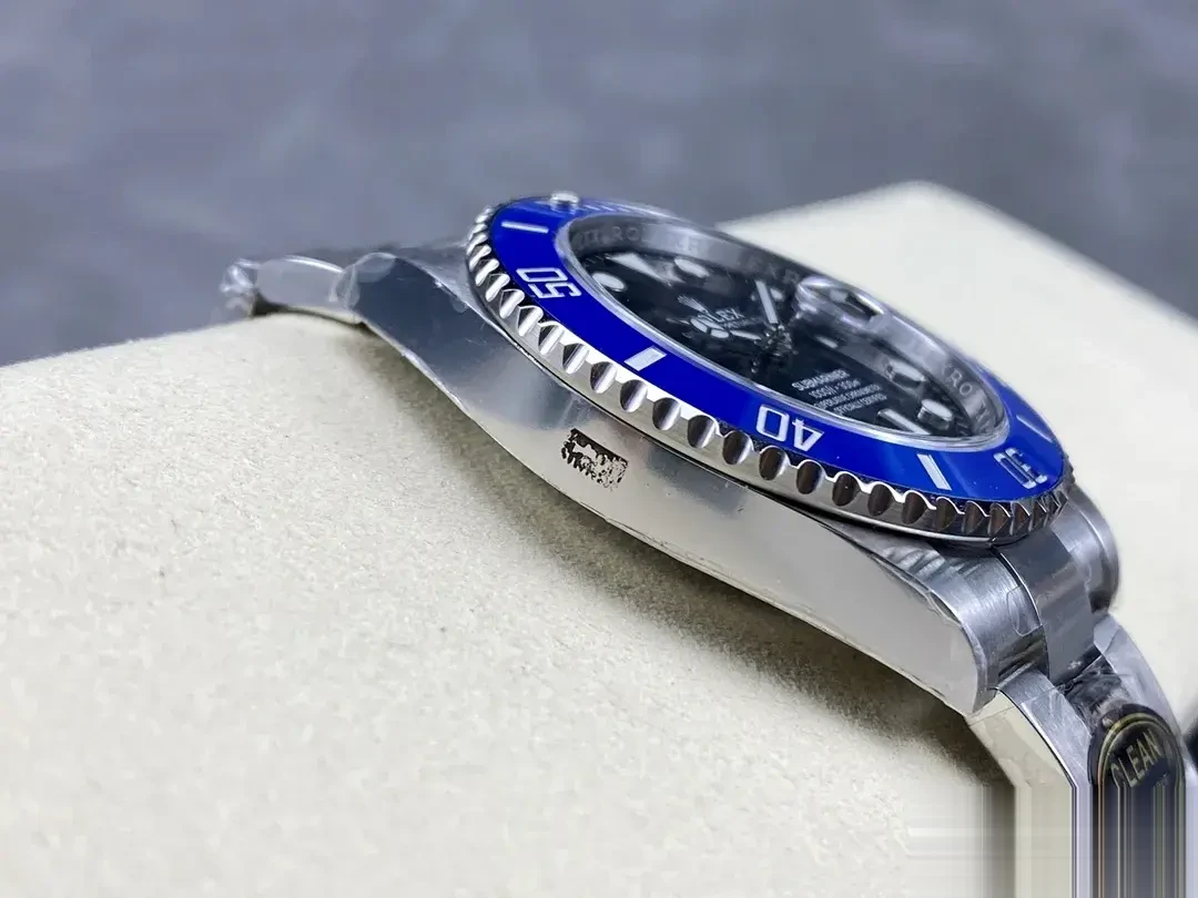 Rolex Submariner 126619LB miyota replica — bracelet detail