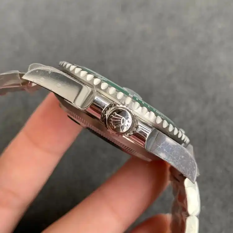 Submariner 116610LN rolex copy 40mm — wrist shot