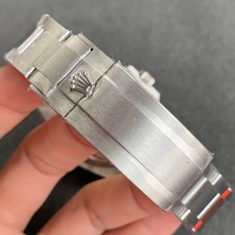 Rolex Submariner 116610LN replica 40mm — crown and case detail