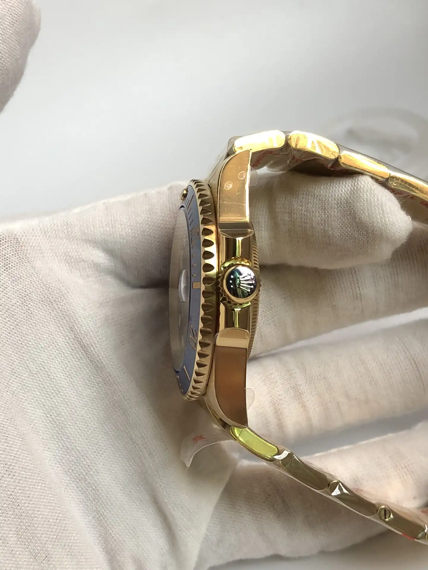 Submariner 116610LN rolex copy 40mm — crown and case detail