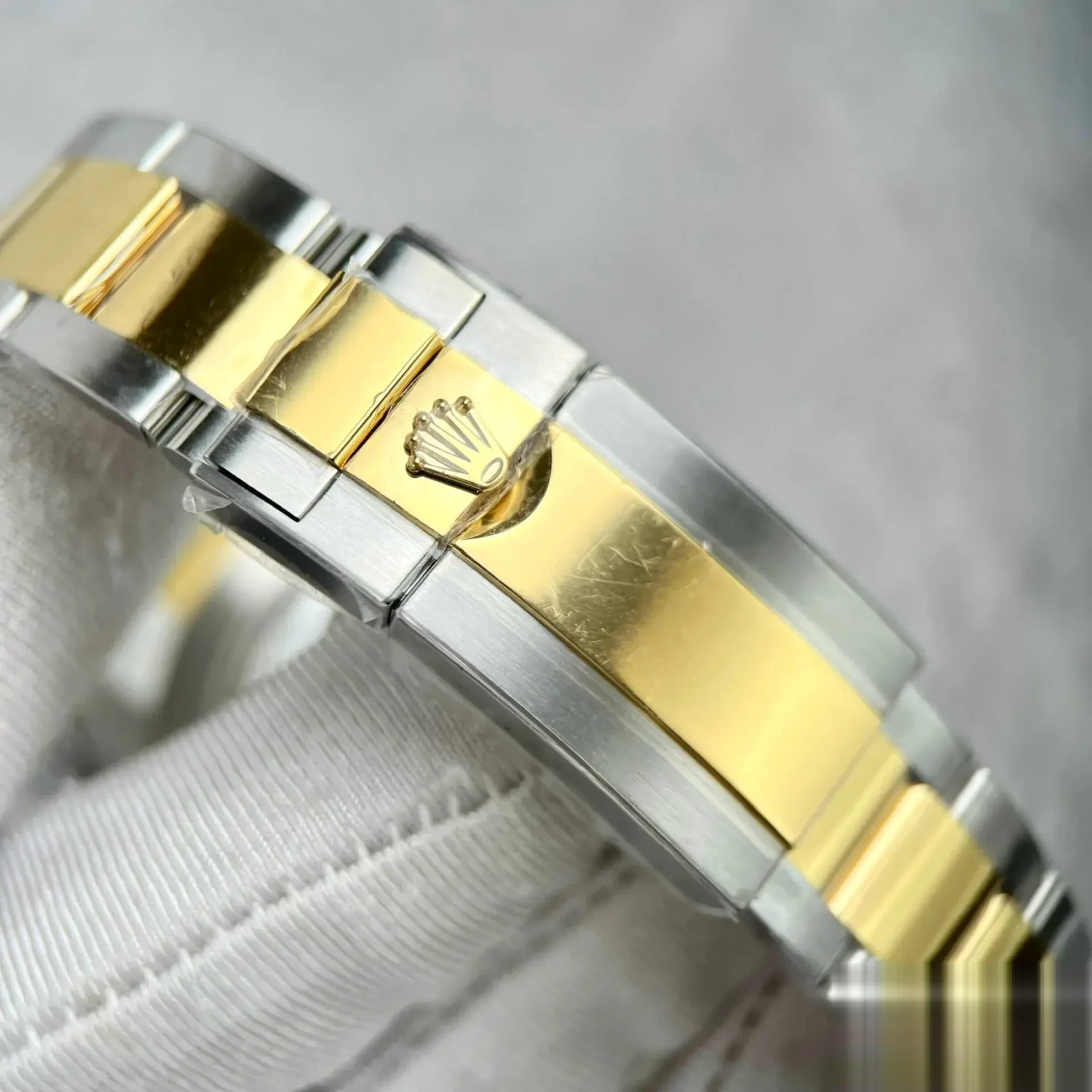 Daytona 126503 eta clone white dial — bezel macro