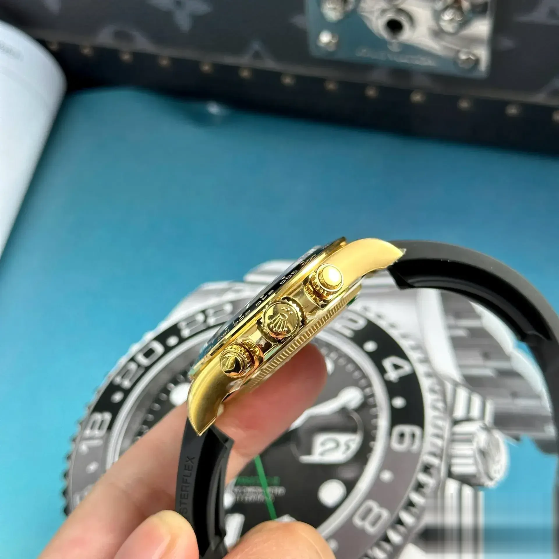 Rolex Daytona 126518LN swiss clone black dial — caseback detail