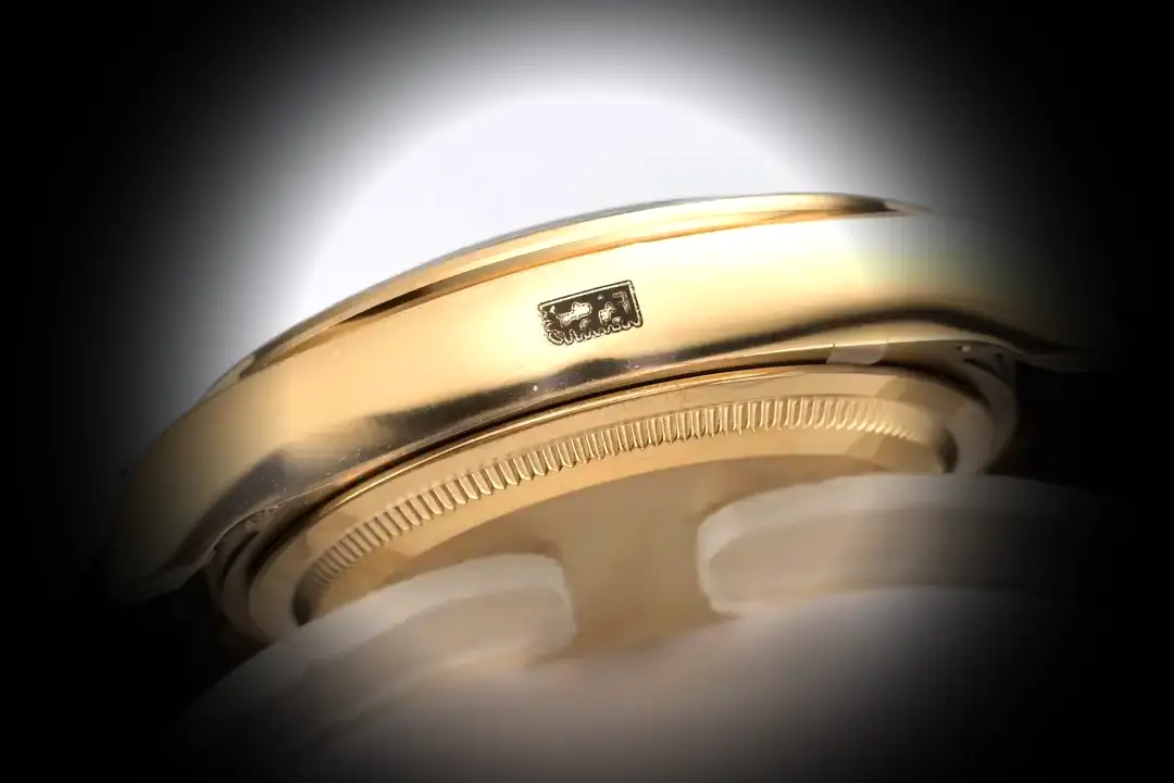 Daytona 126518LN swiss super clone golden dial — caseback detail