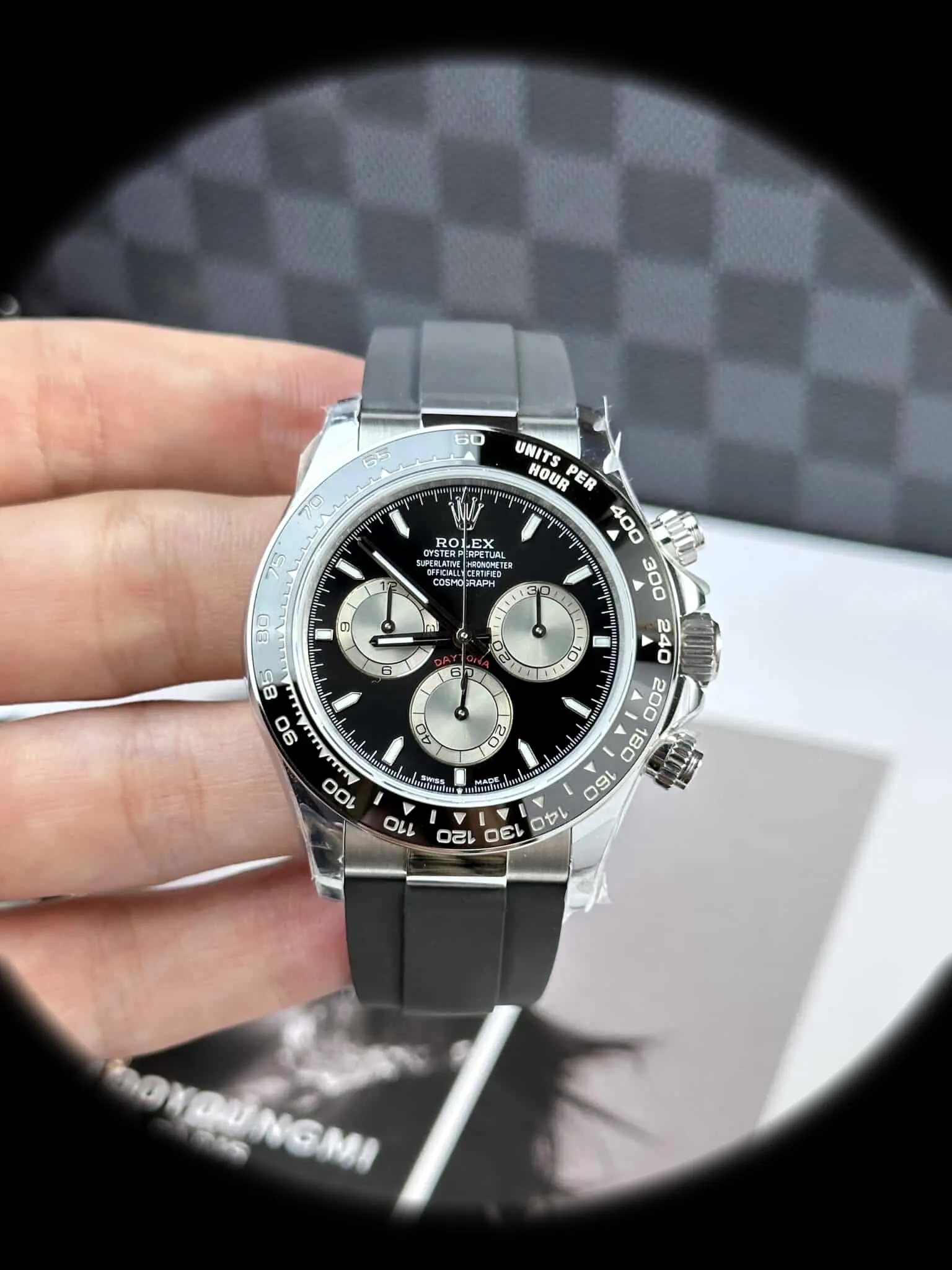 Daytona 126519LN swiss clone bright black dial — side profile