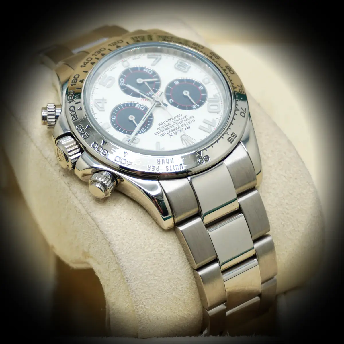 Rolex Daytona 116509 swiss super clone silver dial — bezel macro