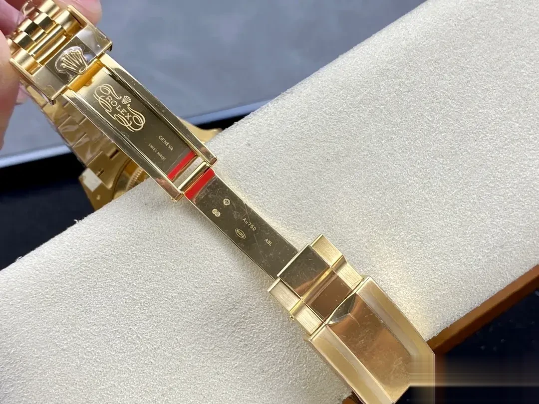 GMT-Master 126718GRNR swiss clone 40mm — crown and case detail