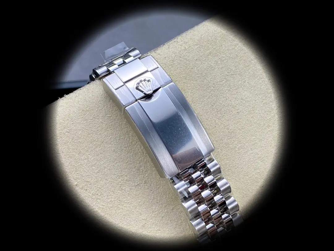 Rolex GMT-Master 126710GRNR eta clone black dial — bezel macro