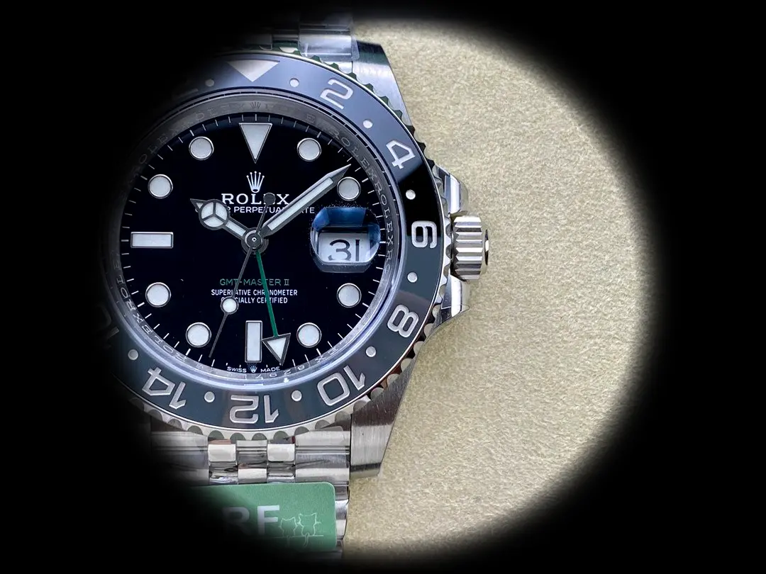 GMT-Master 126710GRNR swiss super clone 40mm — crown and case detail