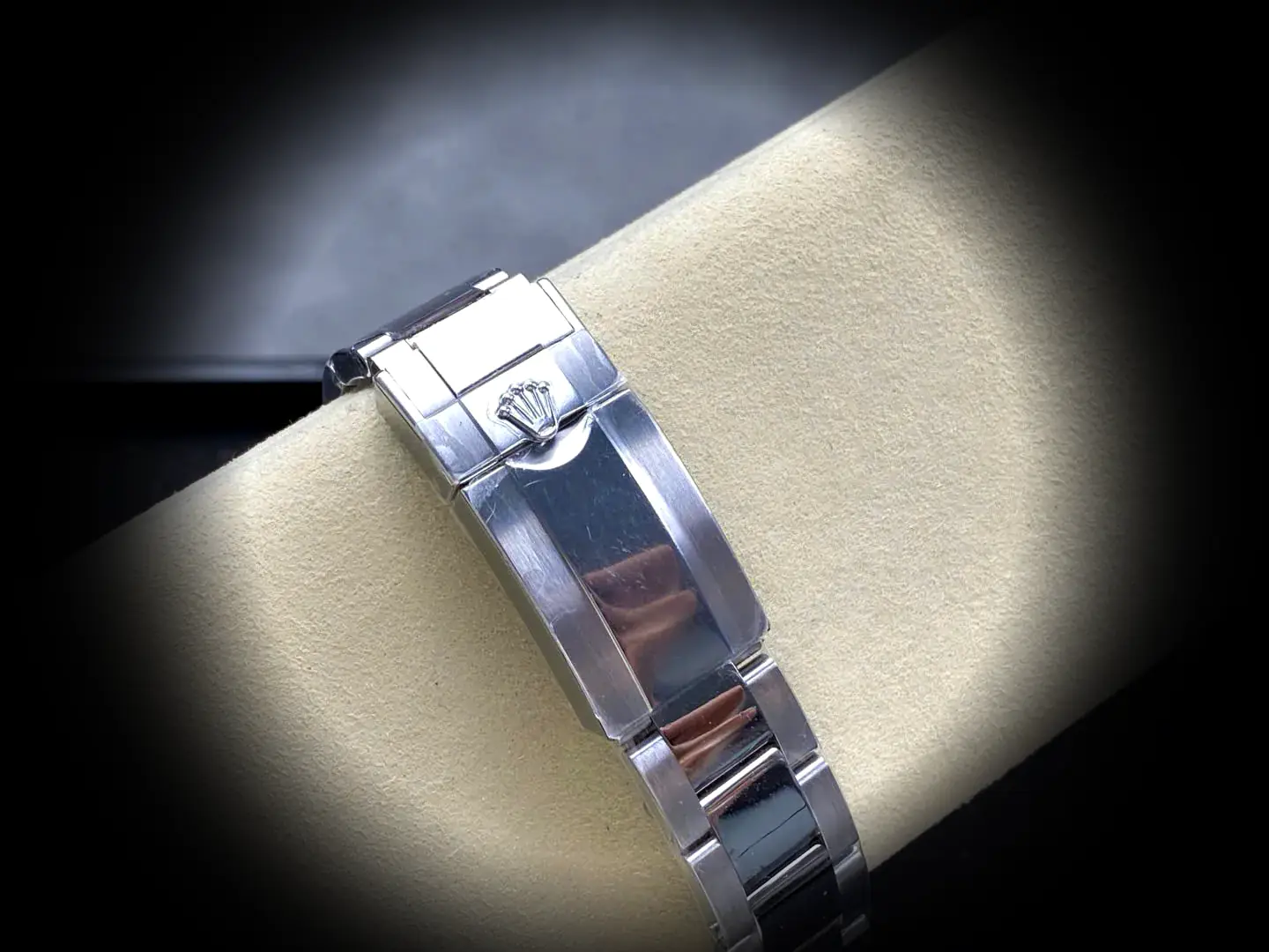 Rolex Daytona 126509 eta clone 40mm — crown and case detail