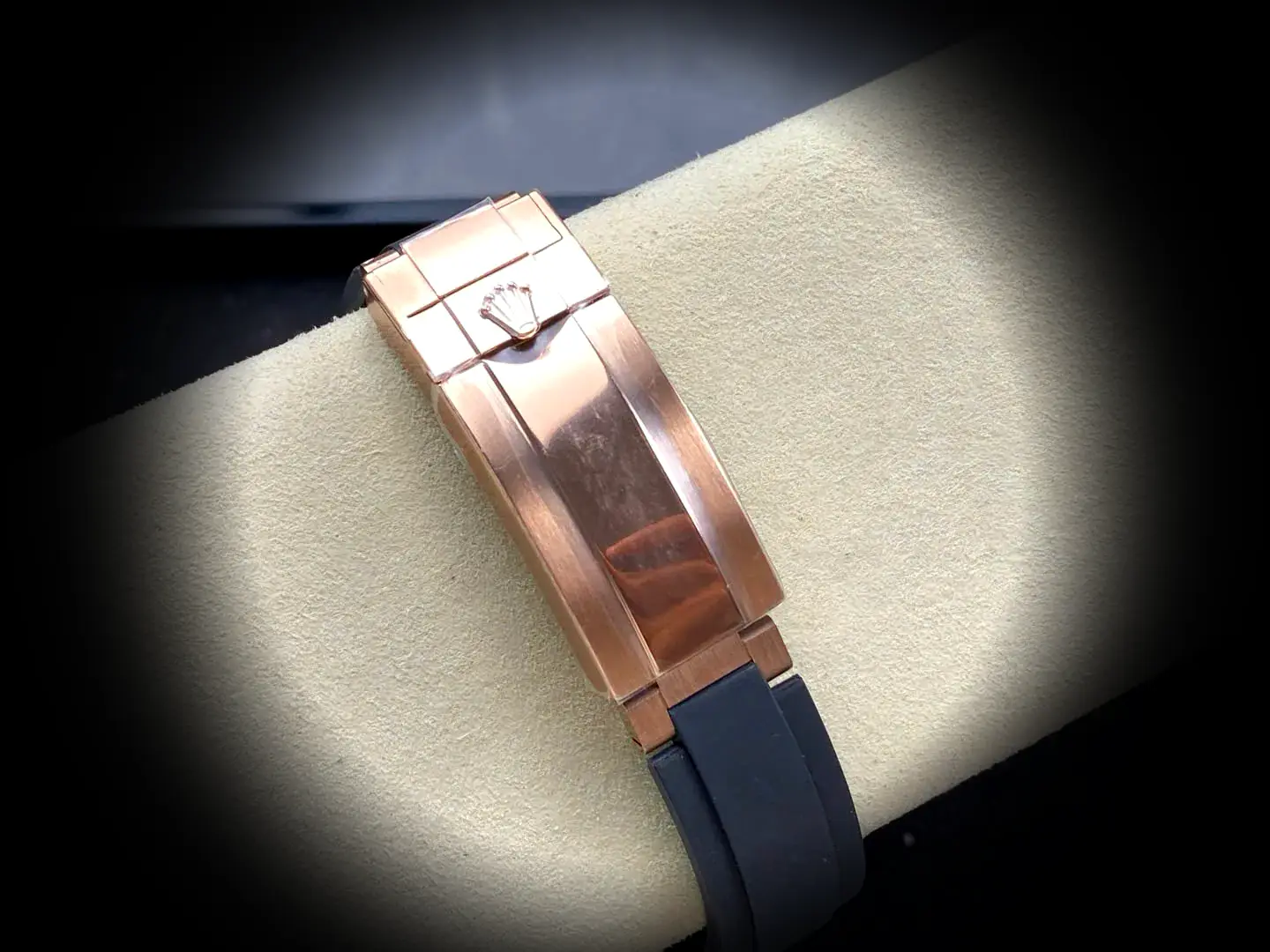Daytona 126515LN swiss super clone 40mm — crown and case detail