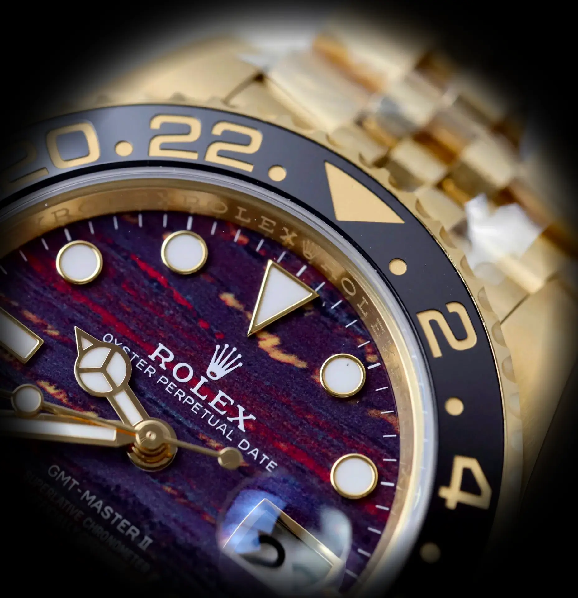 GMT-Master 126718GRNR superclone tiger iron dial — bezel macro