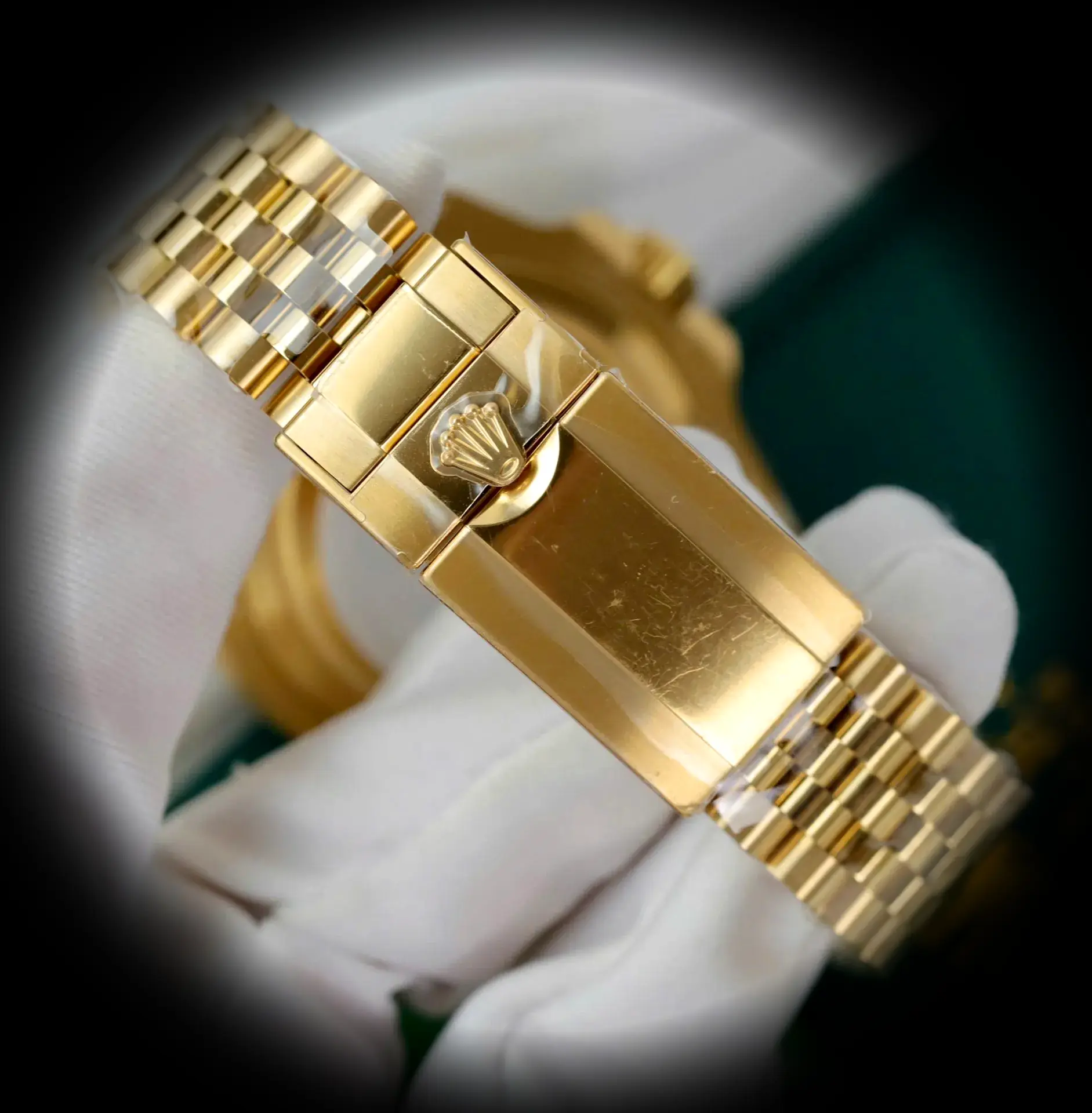 GMT-Master 126718GRNR eta clone — lume shot