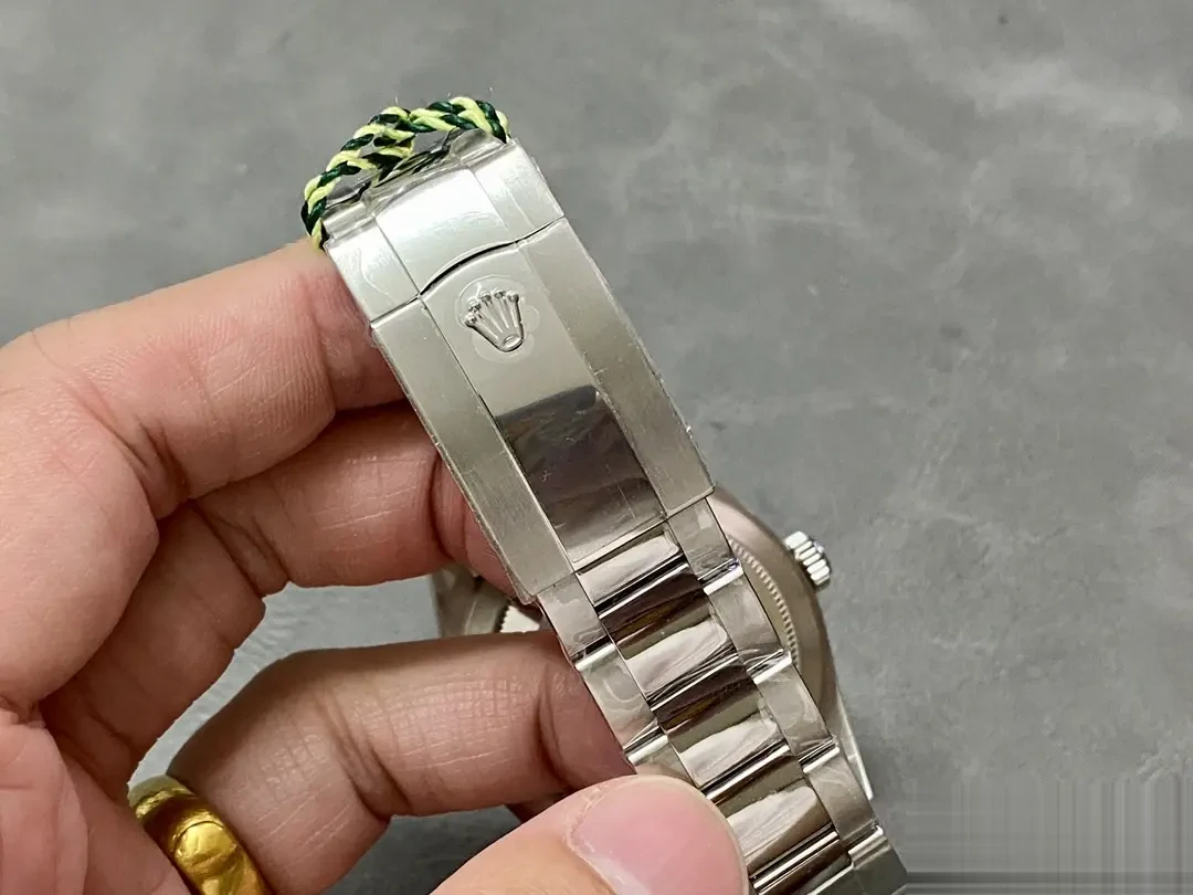 Sky-Dweller 326238 swiss super clone black dial — caseback detail