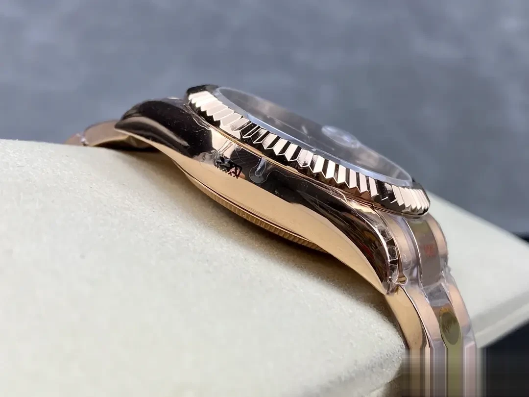 Rolex Sky-Dweller 326935 eta clone mint dial — caseback detail