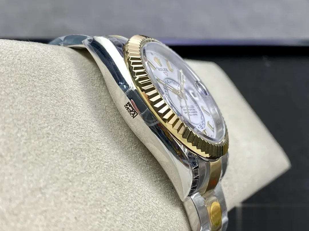Rolex Sky-Dweller 336933 eta clone intense white dial — bezel macro