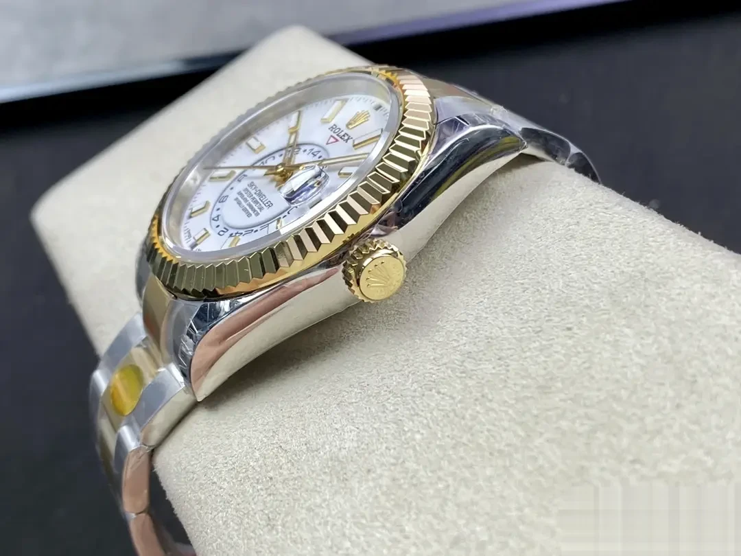 Rolex Sky-Dweller 336933 super clone — lume shot